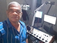 Top FM Jequitaí/MG Rádio com a marca F.F produções. Música